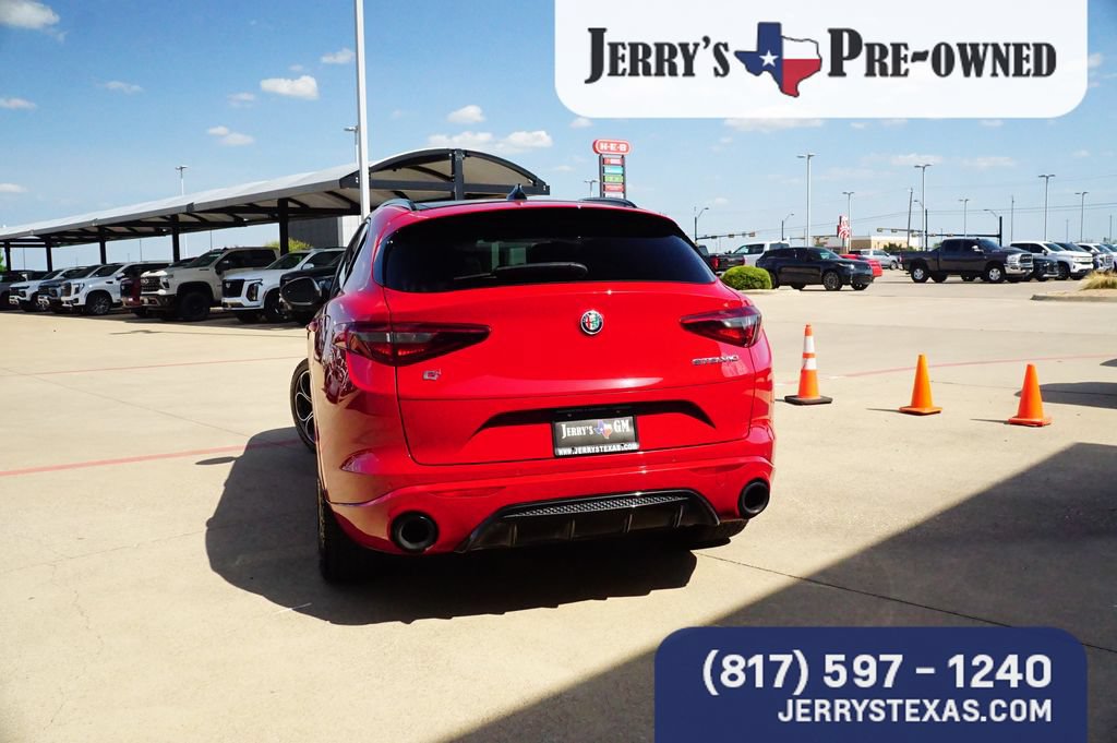 Used 2022 Alfa Romeo Stelvio Veloce AWD/4WD image 4