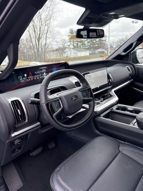 New 2025 Ford Expedition Platinum w/ Stealth Performance Package image 32