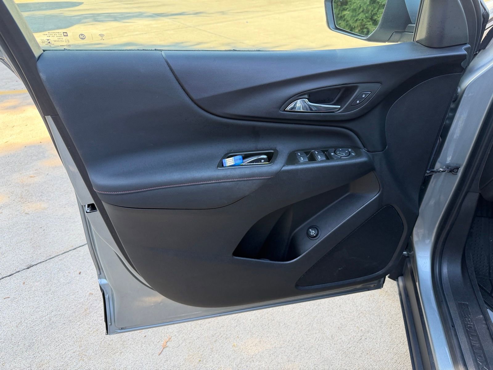 Used 2023 Chevrolet Equinox RS FWD image 9