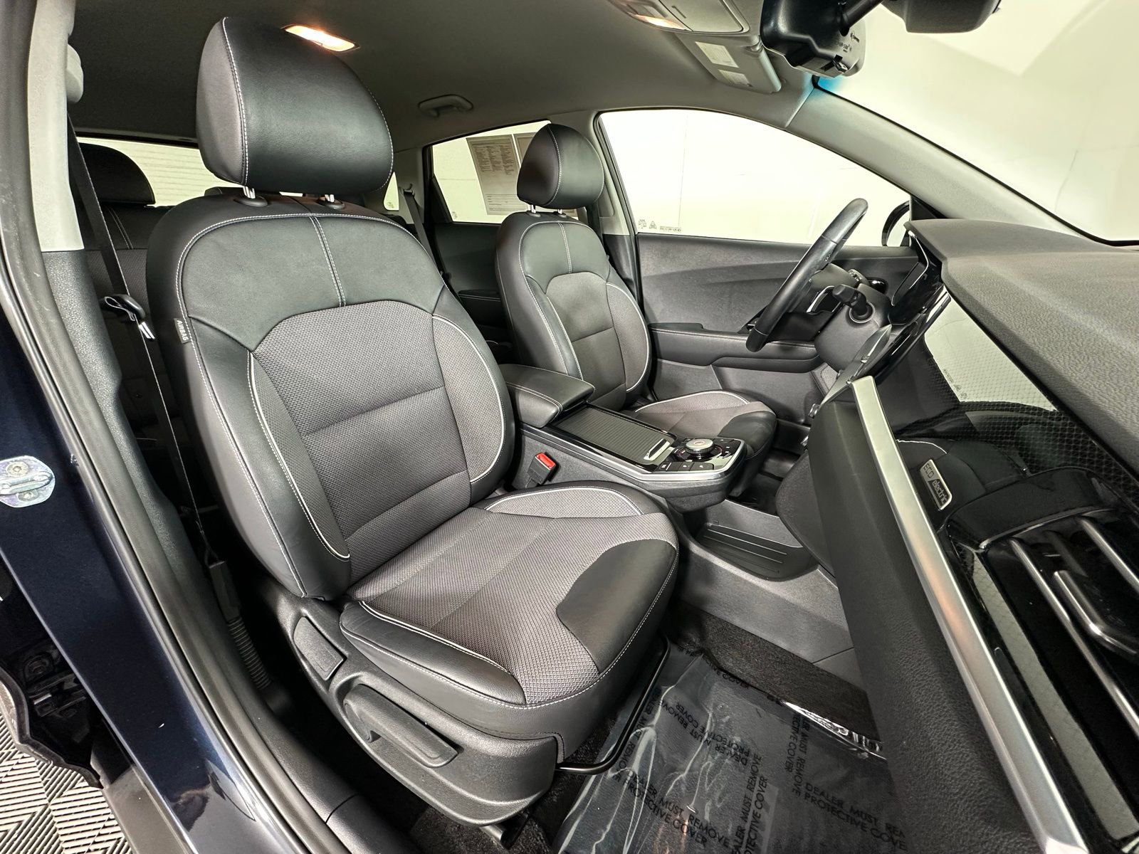 Used 2022 Kia Niro EX w/ Cold Weather Package image 6