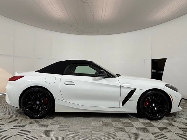 Used 2024 BMW Z4 M40i w/ Premium Package image 16