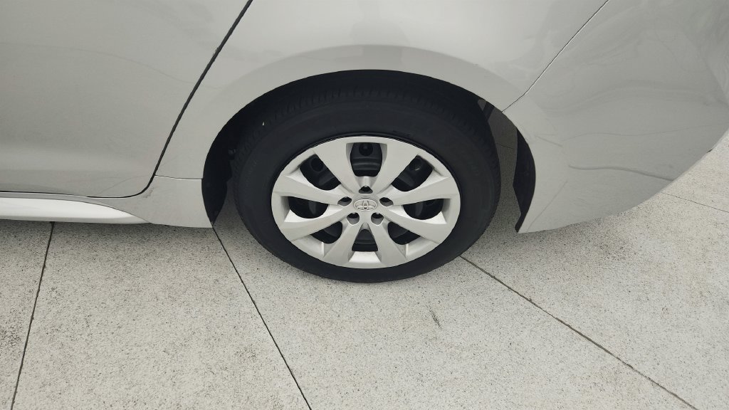 Used 2025 Toyota Corolla LE FWD image 28