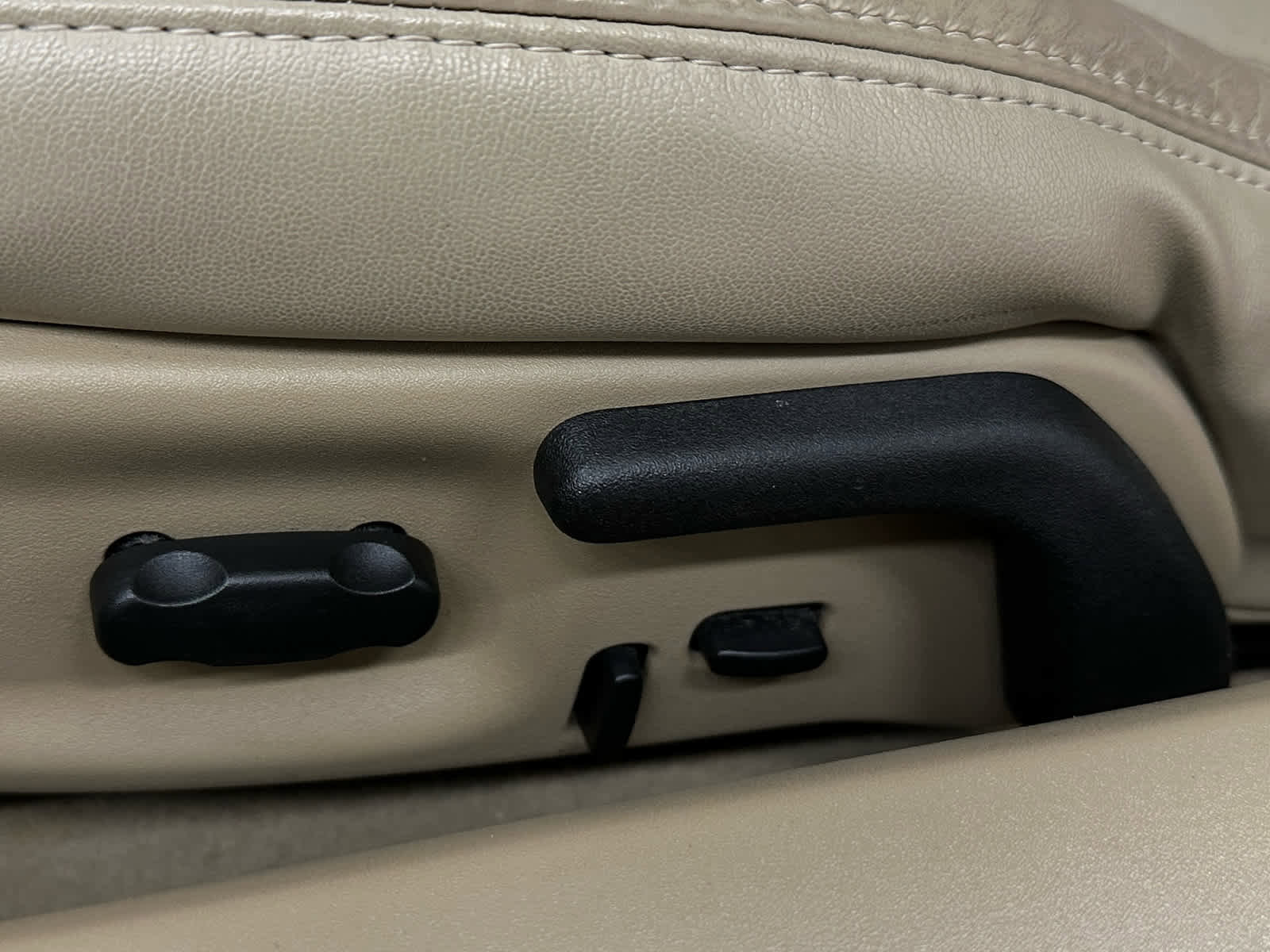 Used 2006 Chevrolet Corvette Coupe w/ Preferred Equipment Group RWD image 12