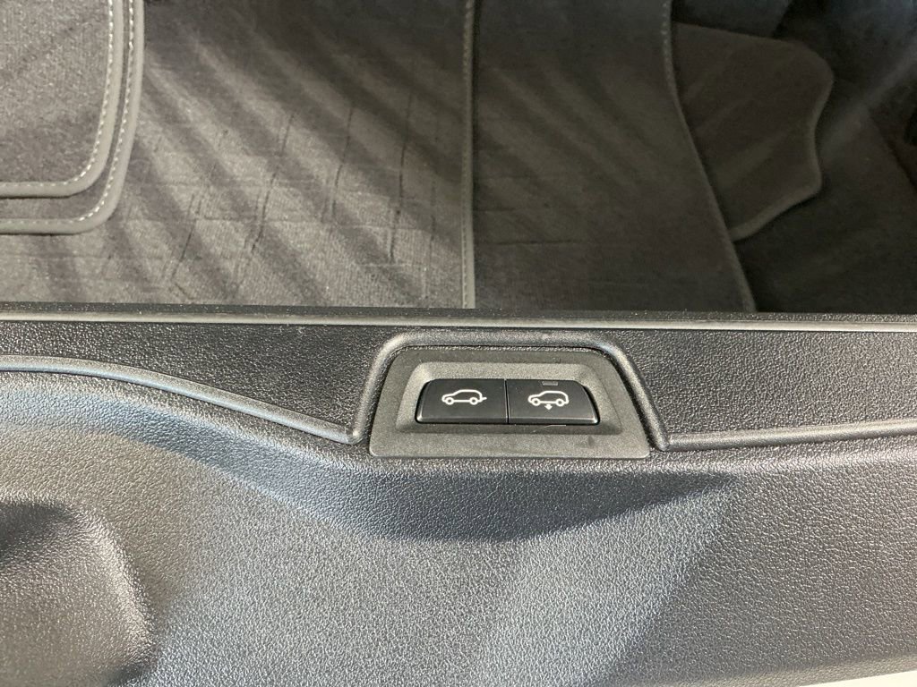 Certified 2023 BMW X7 xDrive40i w/ M Sport Package AWD/4WD image 33