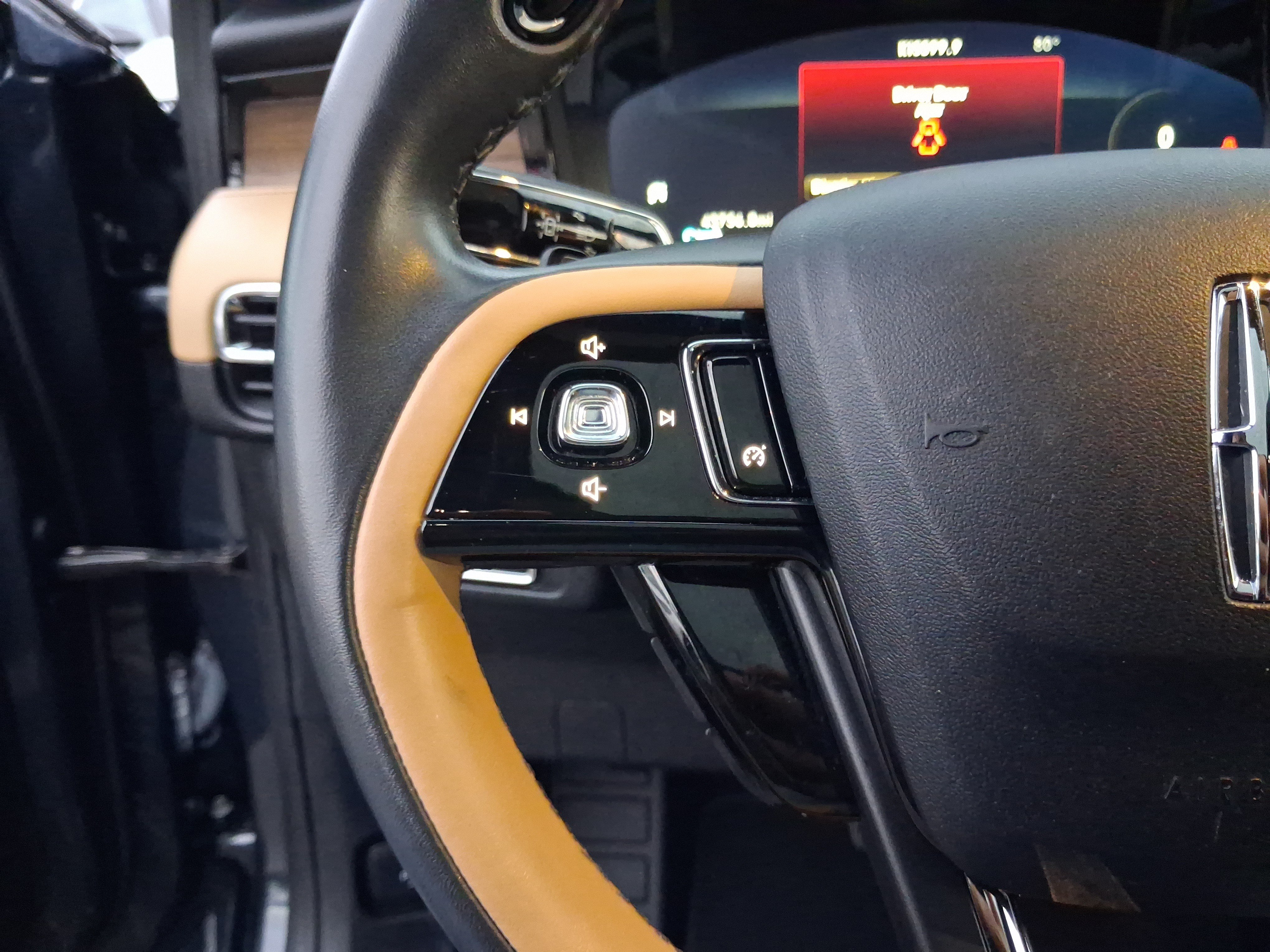 Certified 2022 Lincoln Corsair Reserve w/ Sport Package AWD/4WD image 15