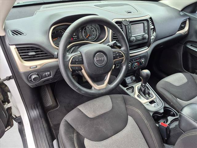 Used 2015 Jeep Cherokee Sport w/ Sport Appearance Group FWD image 9