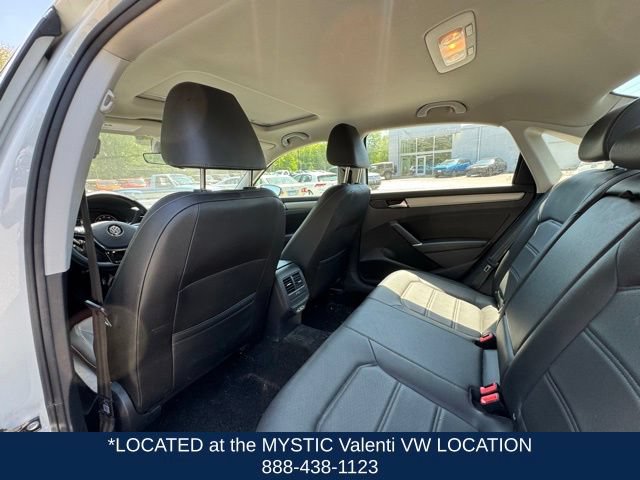 Certified 2022 Volkswagen Passat 2.0T SE FWD image 11