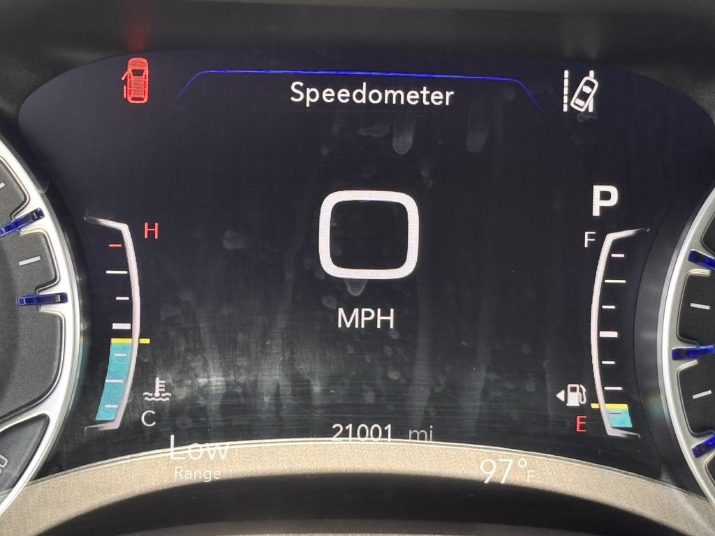 Used 2025 Chrysler Pacifica Limited FWD image 13