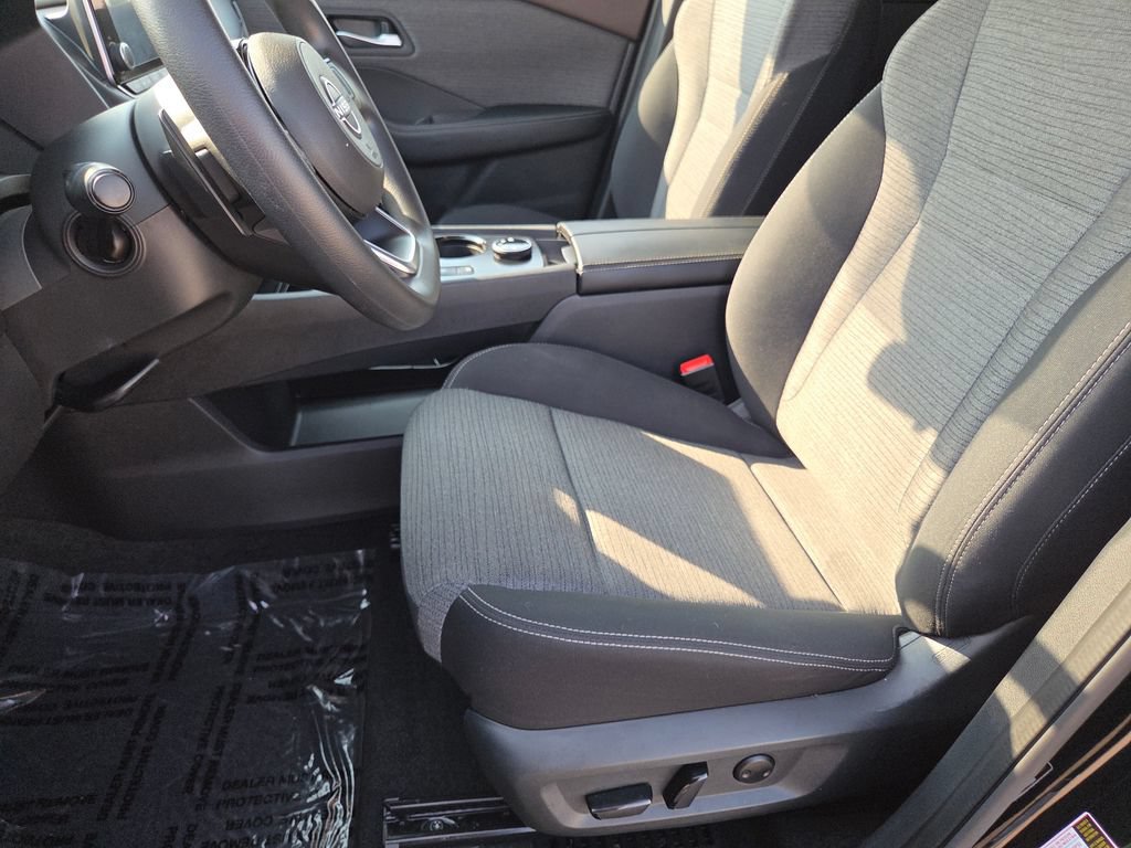 Used 2023 Nissan Rogue SV AWD/4WD image 6