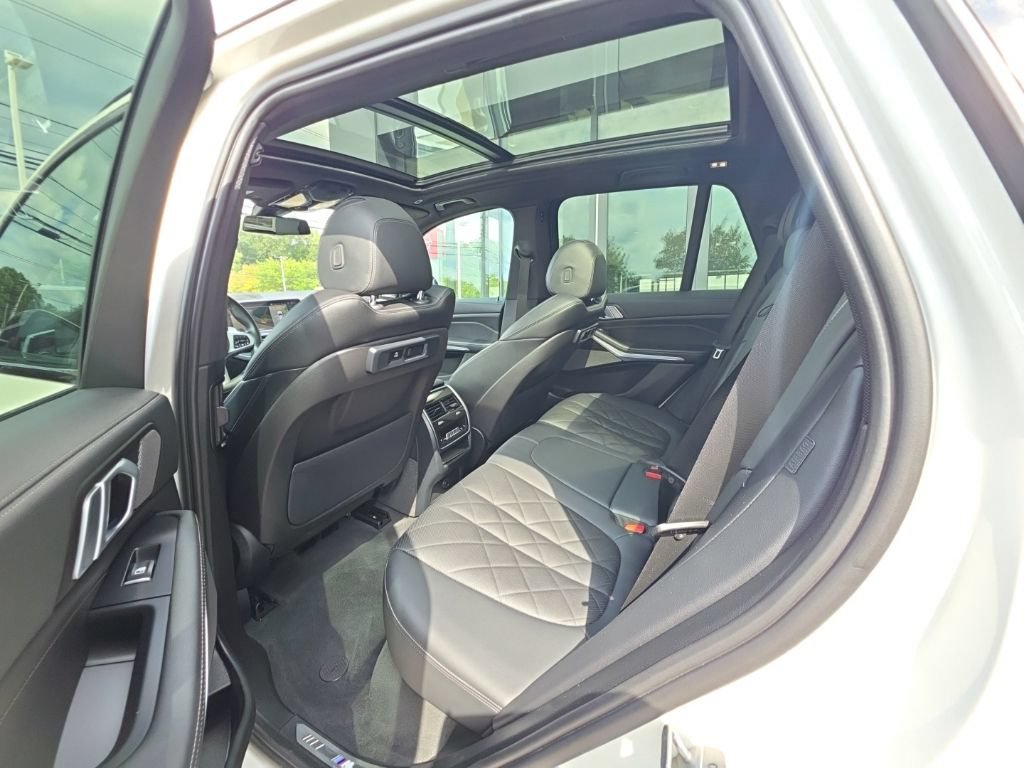 Used 2023 BMW X5 xDrive40i w/ M Sport Package AWD/4WD image 12