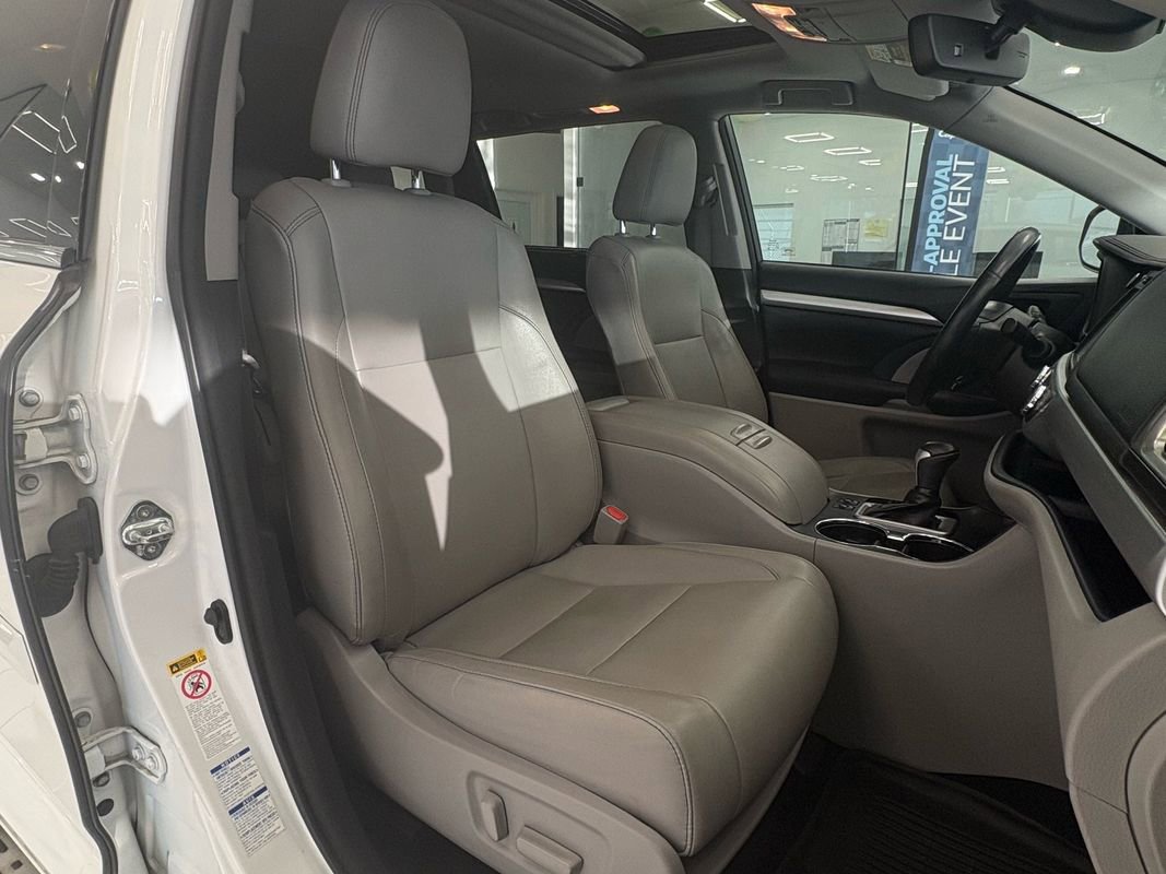 Used 2018 Toyota Highlander XLE w/ Protection Package #3 AWD/4WD image 23