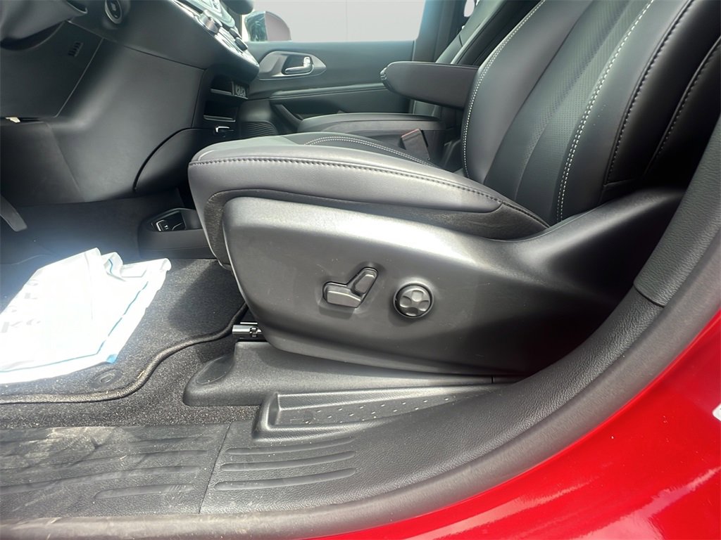 New 2025 Chrysler Pacifica Select image 24