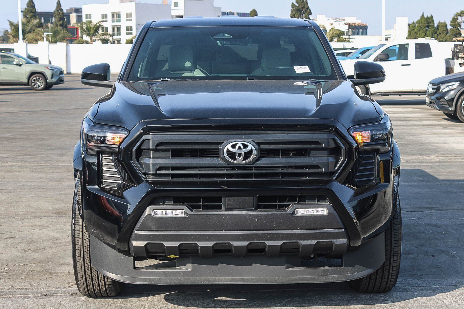 Used 2025 Toyota Tacoma SR5 AWD/4WD image 2