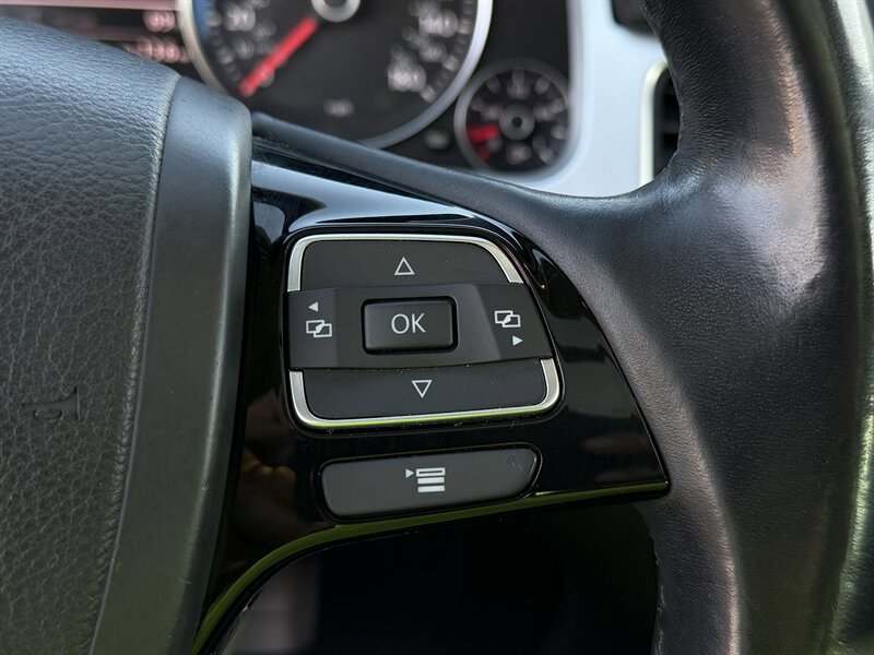 Used 2012 Volkswagen Touareg Hybrid AWD/4WD image 46