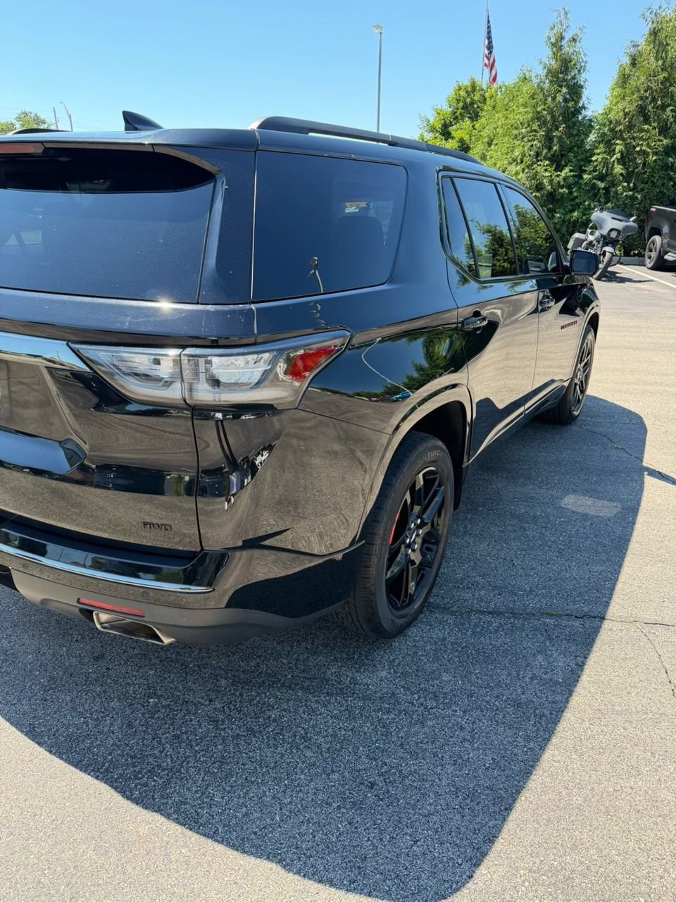 Used 2020 Chevrolet Traverse Premier w/ Redline Edition AWD/4WD image 2