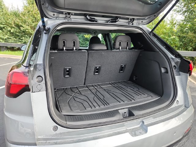 New 2027 Chevrolet Bolt LT w/ Comfort Package FWD image 18