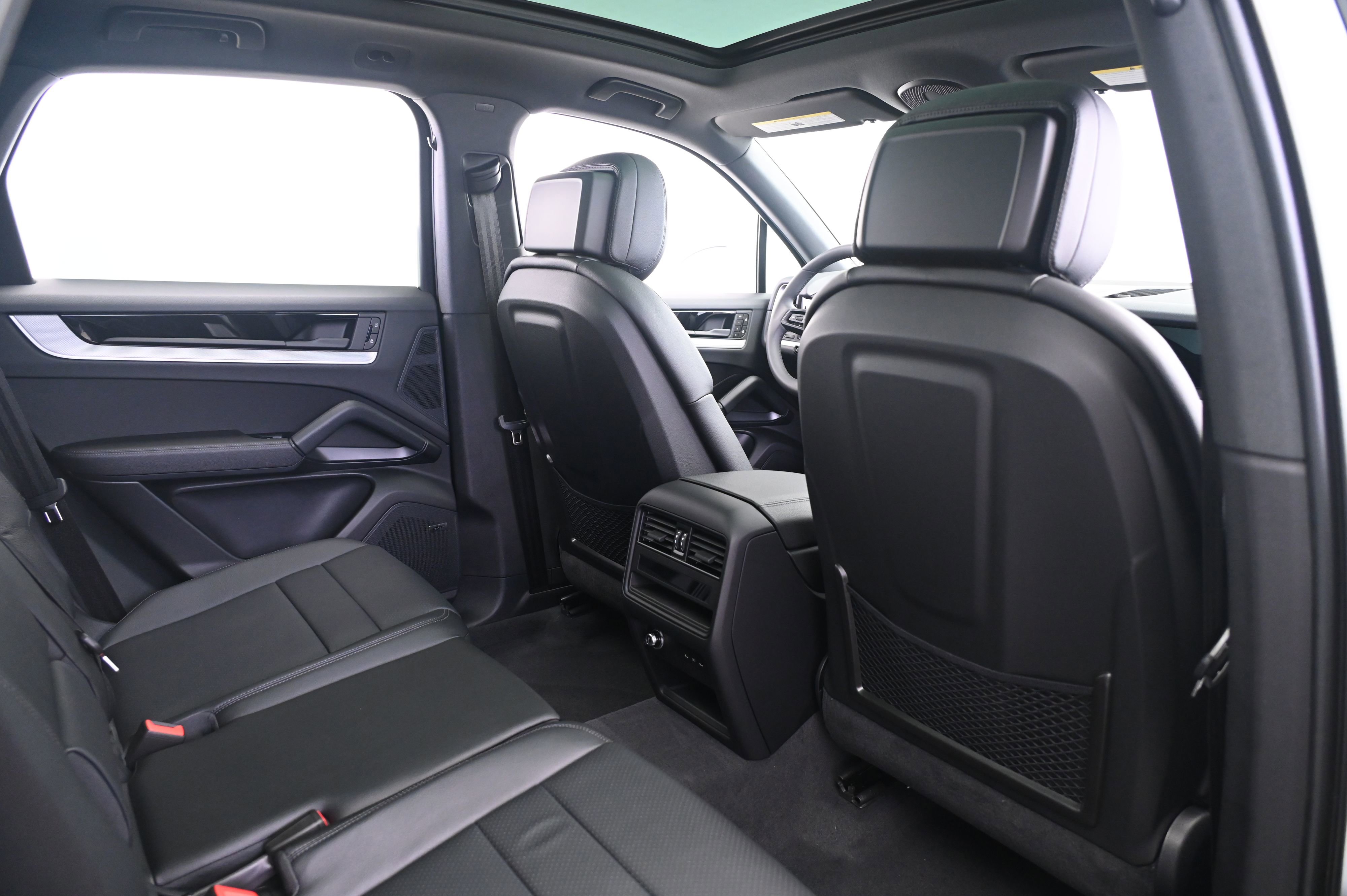 Certified 2025 Porsche Cayenne image 21