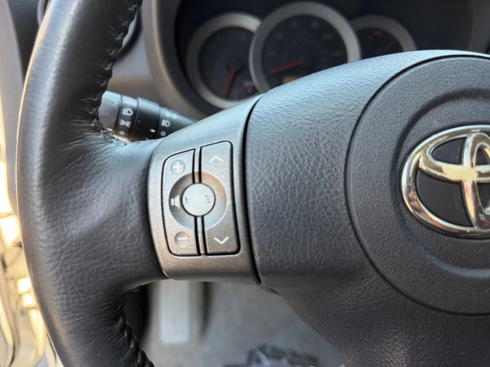 Used 2009 Toyota RAV4 Limited FWD image 22