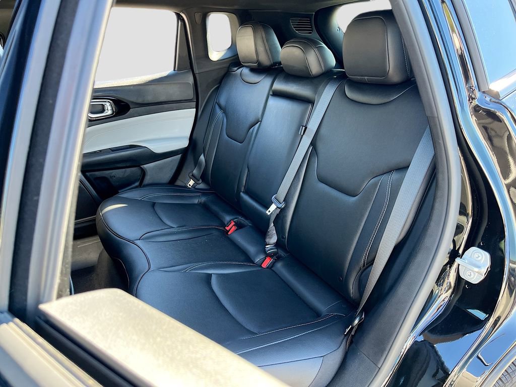 Certified 2025 Jeep Compass Limited image 21