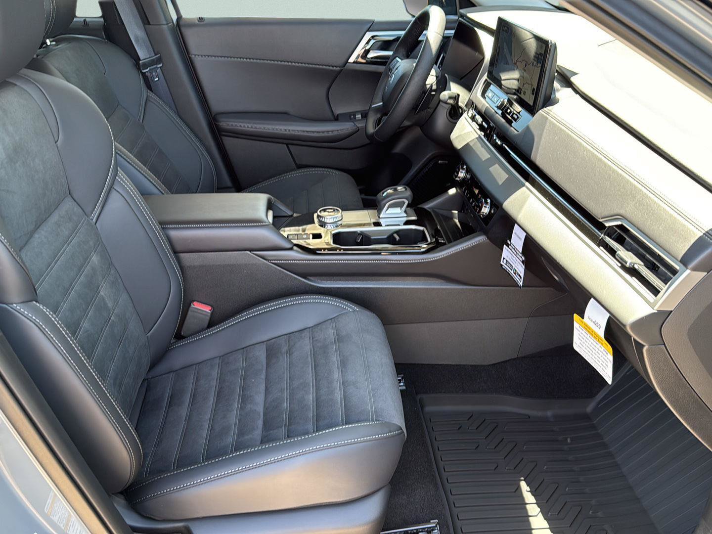 New 2026 Mitsubishi Outlander AWD image 27