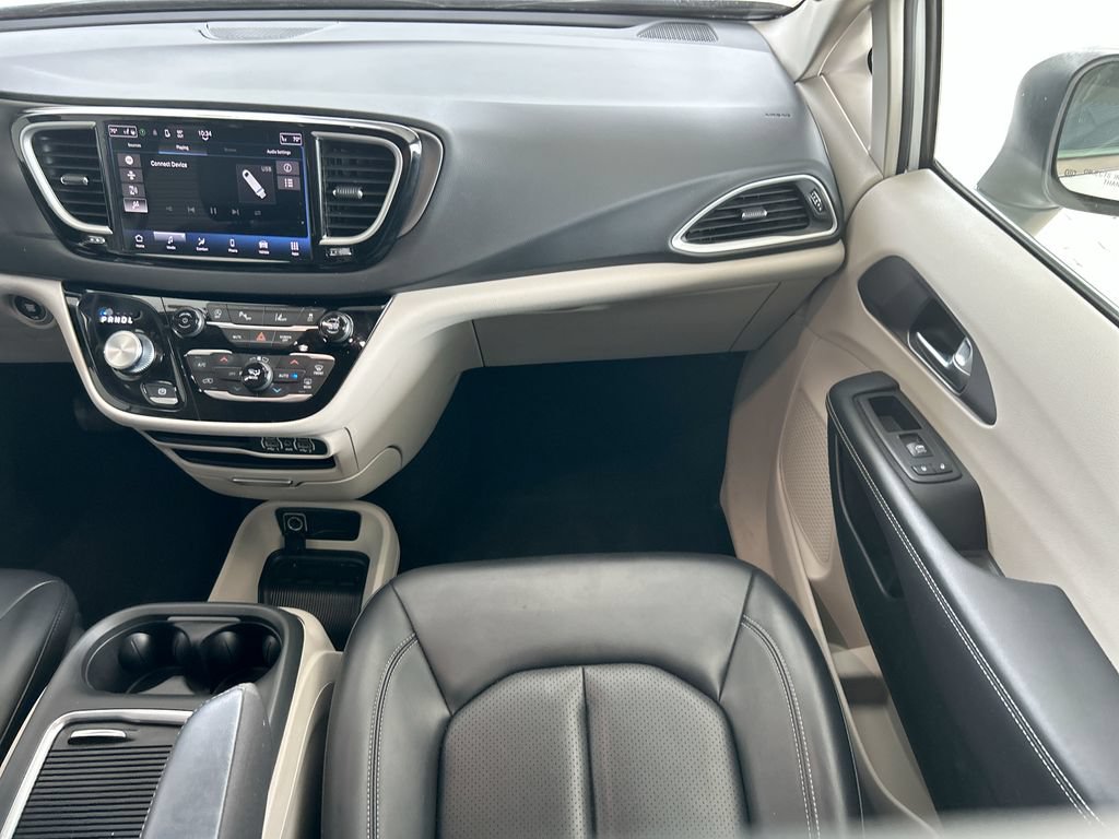 Used 2023 Chrysler Pacifica Touring-L FWD image 34