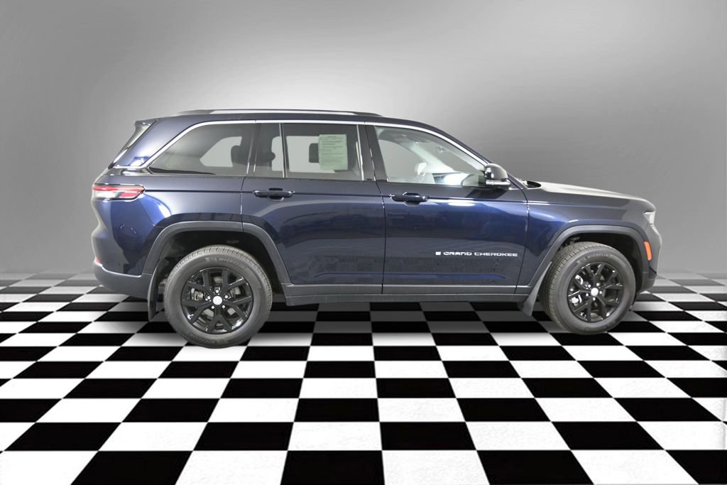 Used 2023 Jeep Grand Cherokee Limited image 9