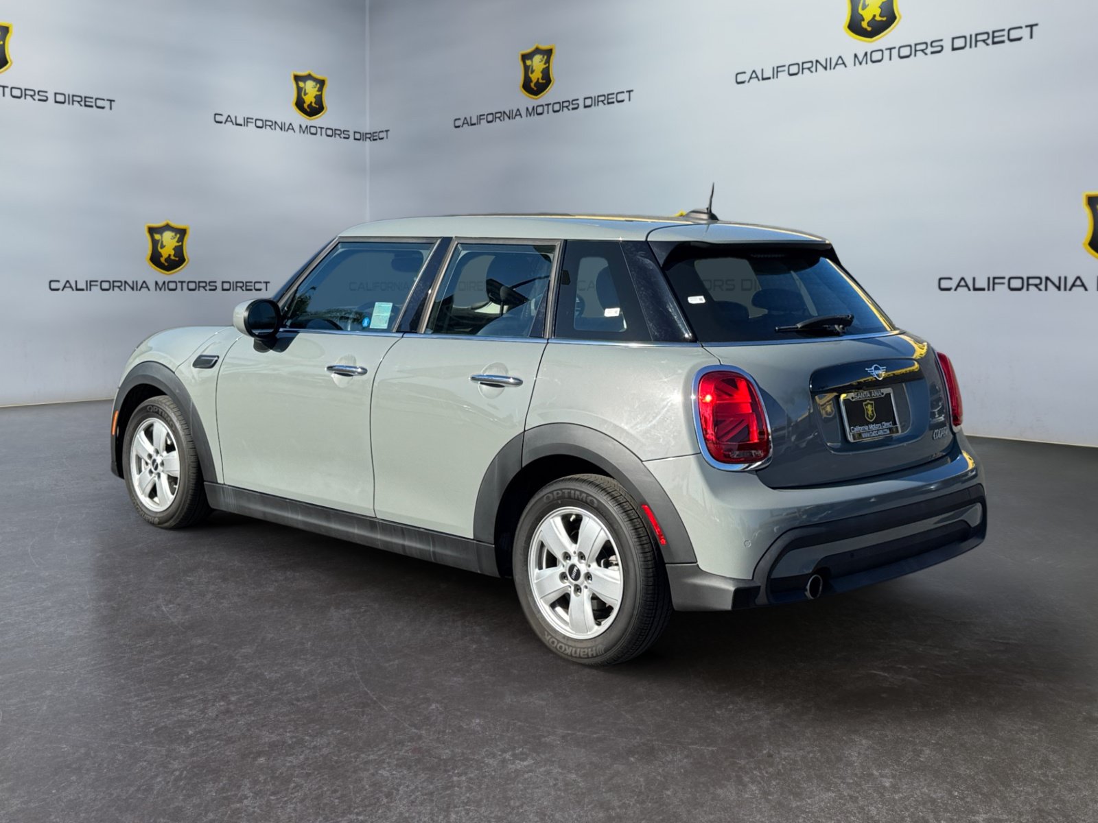 Used 2022 MINI Cooper 4-Door Hardtop FWD image 3