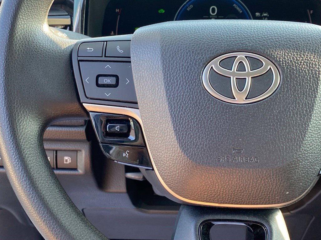 Used 2025 Toyota Camry LE FWD image 14