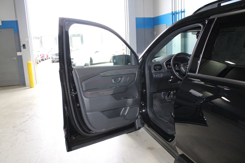 New 2026 Honda Pilot Black Edition image 18