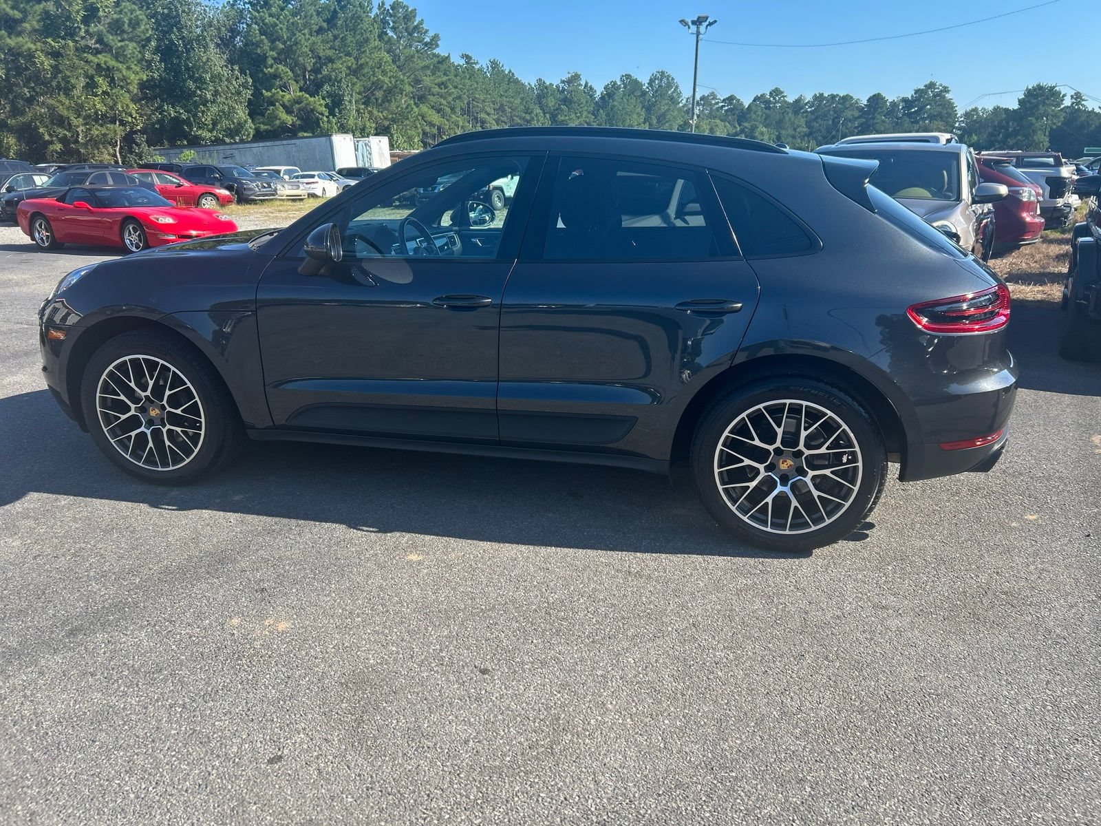 Used 2018 Porsche Macan Sport Edition AWD/4WD image 18
