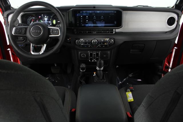 Used 2025 Jeep Wrangler Unlimited Sahara w/ Safety Group image 9