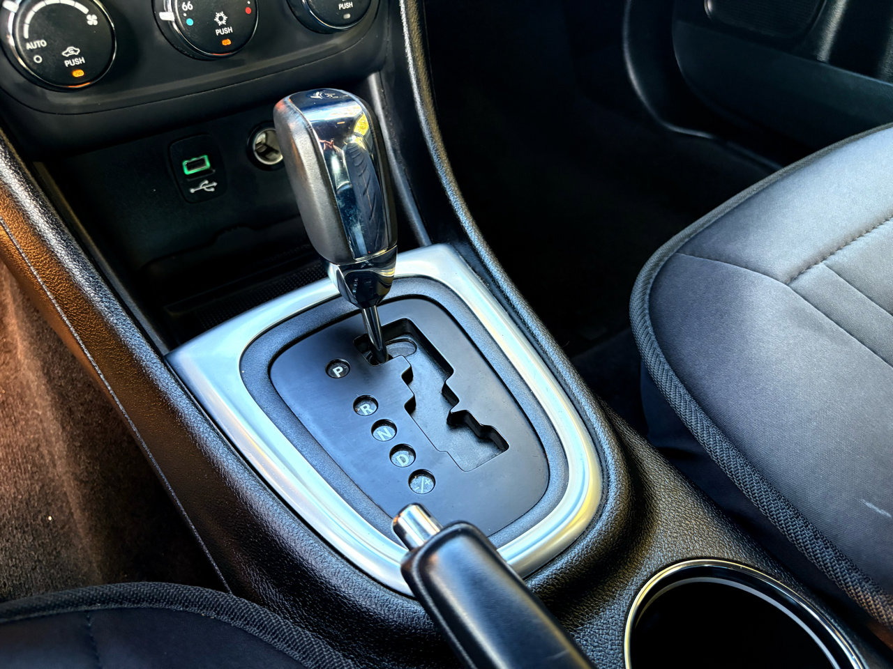 Used 2013 Dodge Avenger SXT w/ Rallye Appearance Group image 34