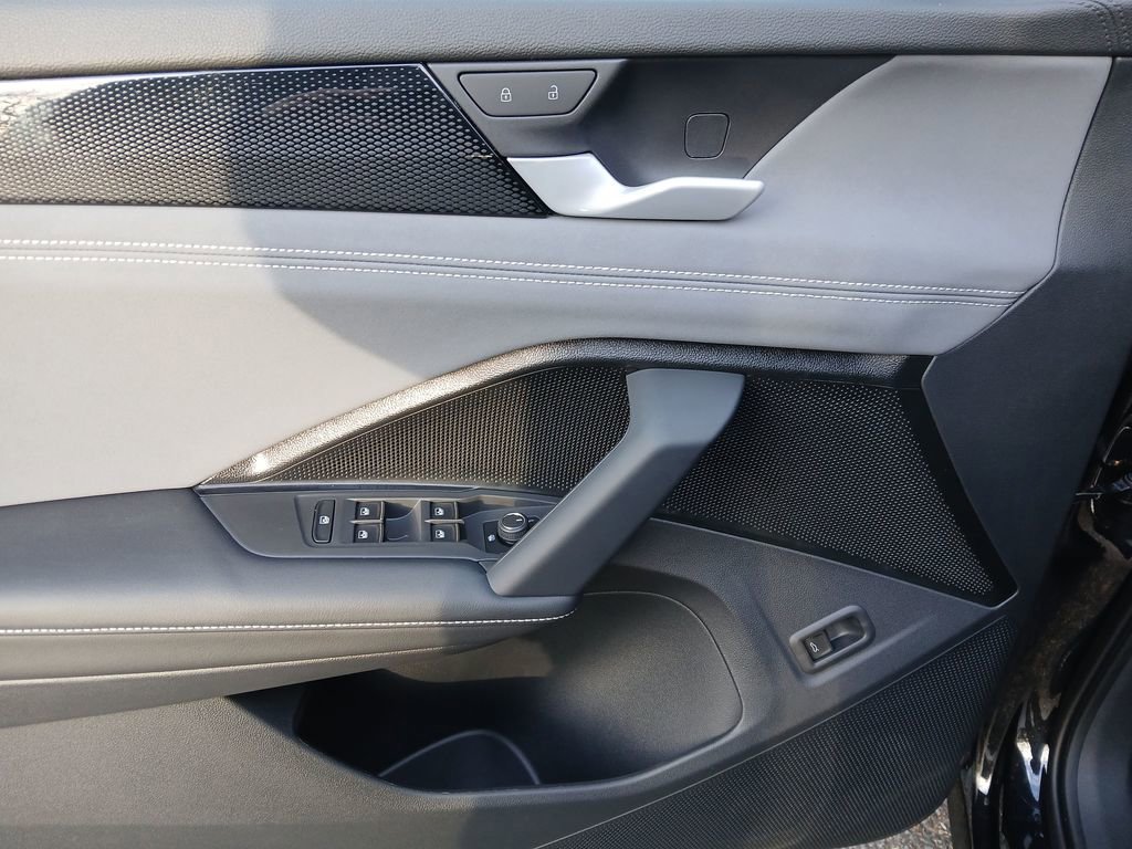 New 2026 Volkswagen Tiguan SE R-Line FWD image 11