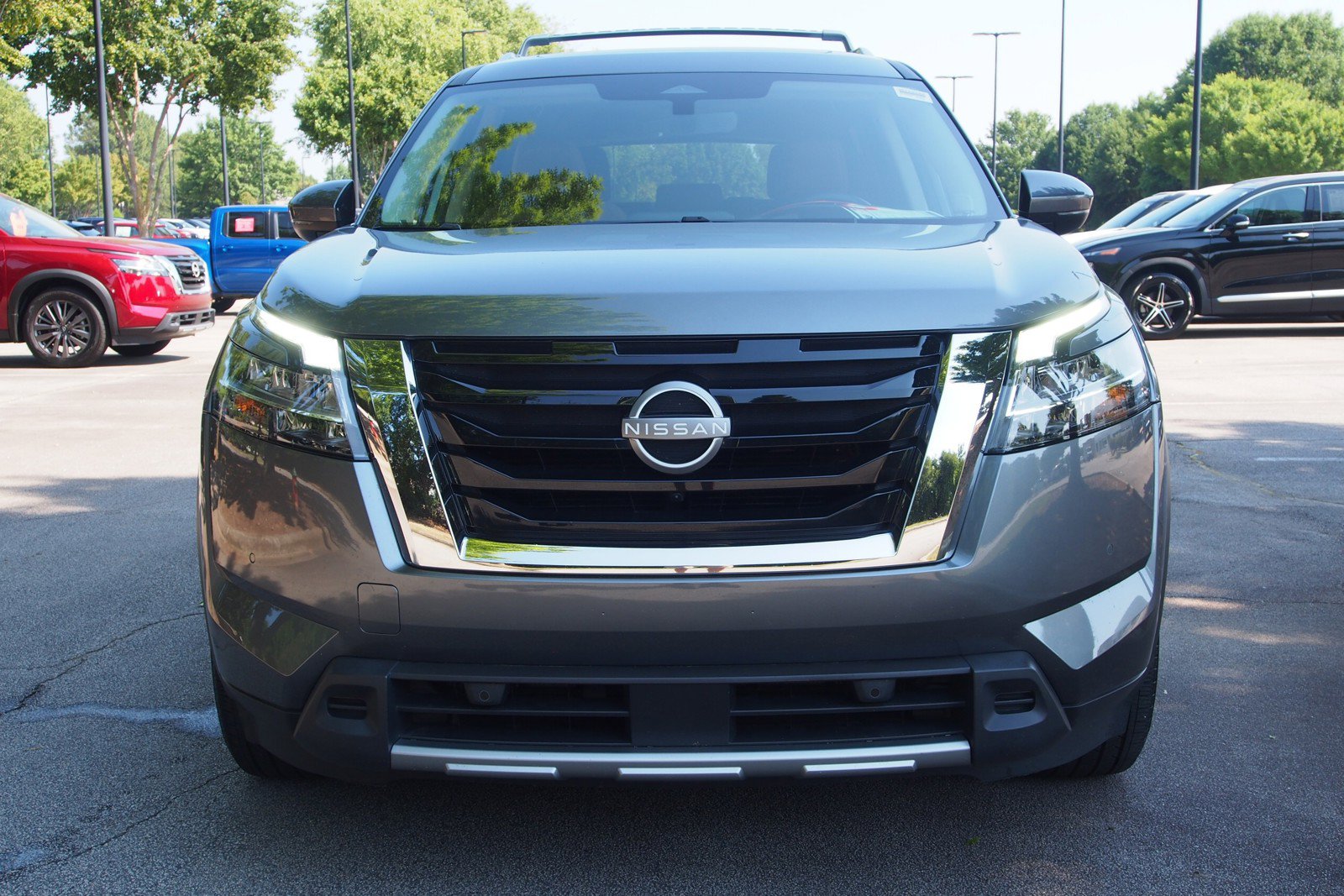 Used 2024 Nissan Pathfinder Platinum w/ Cargo Package FWD image 2
