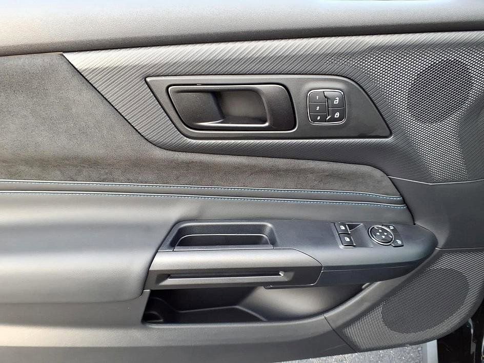 Used 2025 Ford Mustang Dark Horse image 16