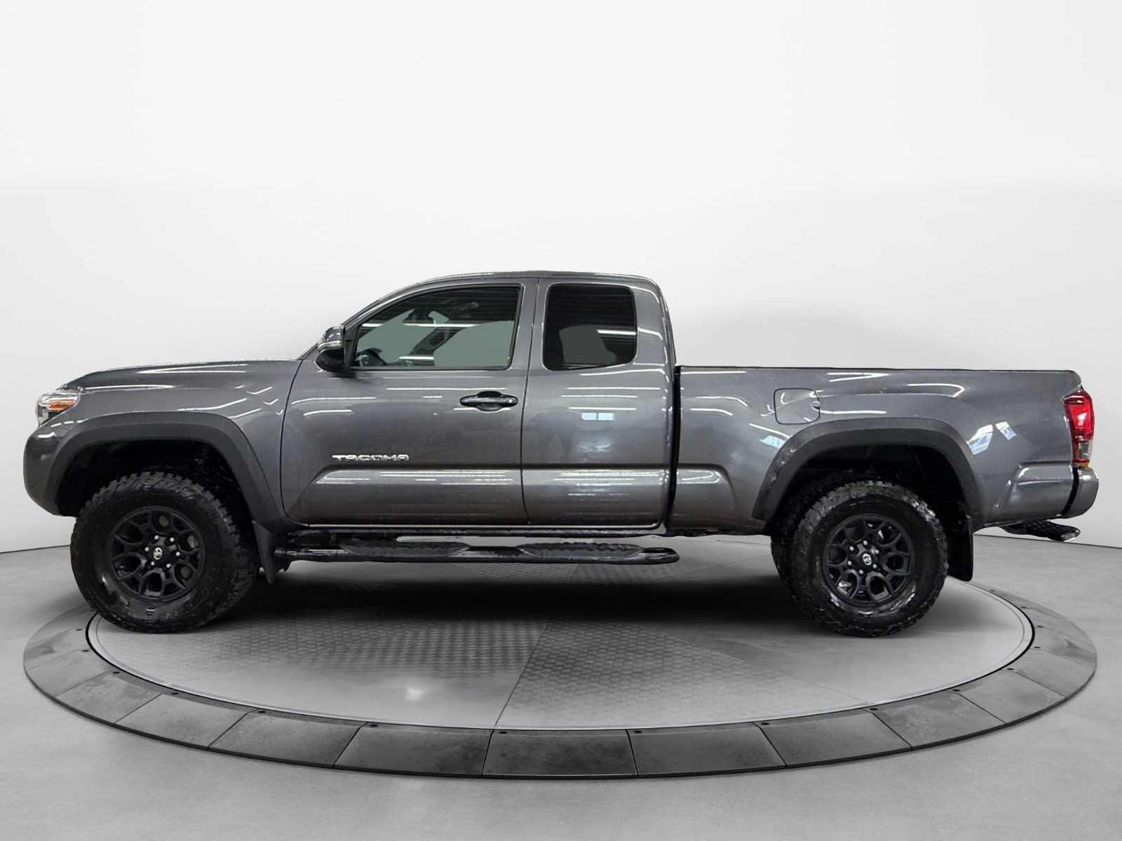 Used 2019 Toyota Tacoma TRD Off-Road image 3