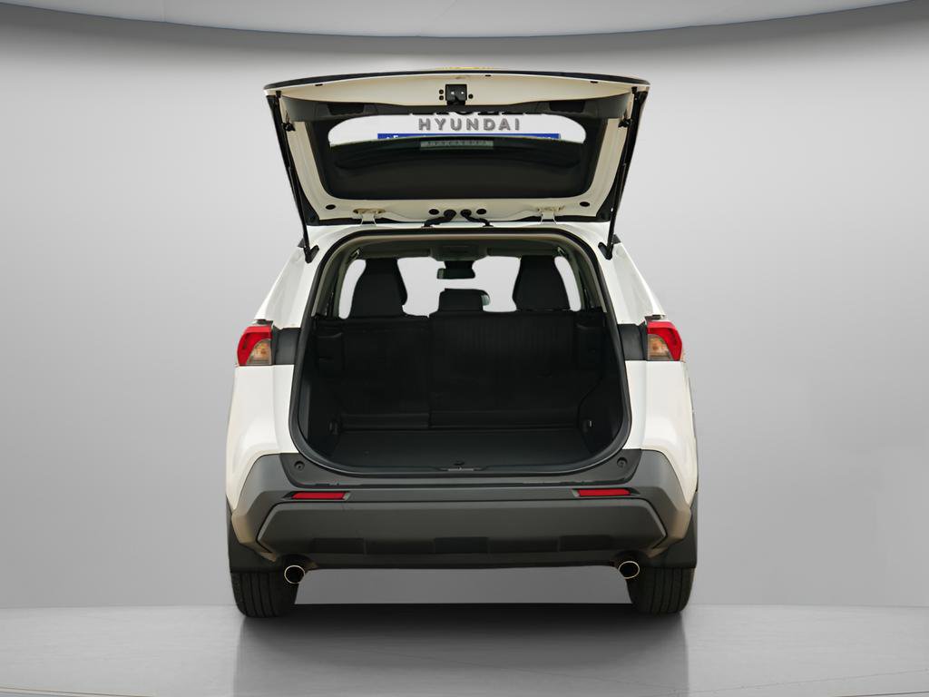 Used 2021 Toyota RAV4 LE AWD/4WD image 10