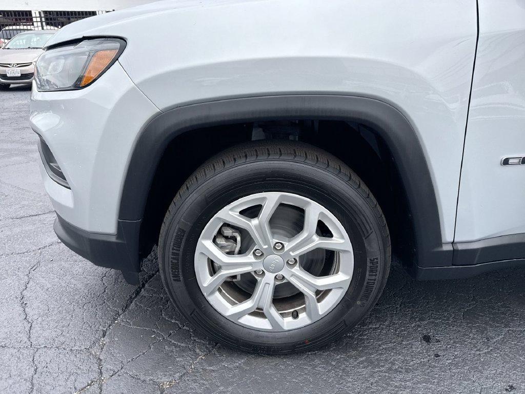 Used 2024 Jeep Compass Latitude AWD/4WD image 31