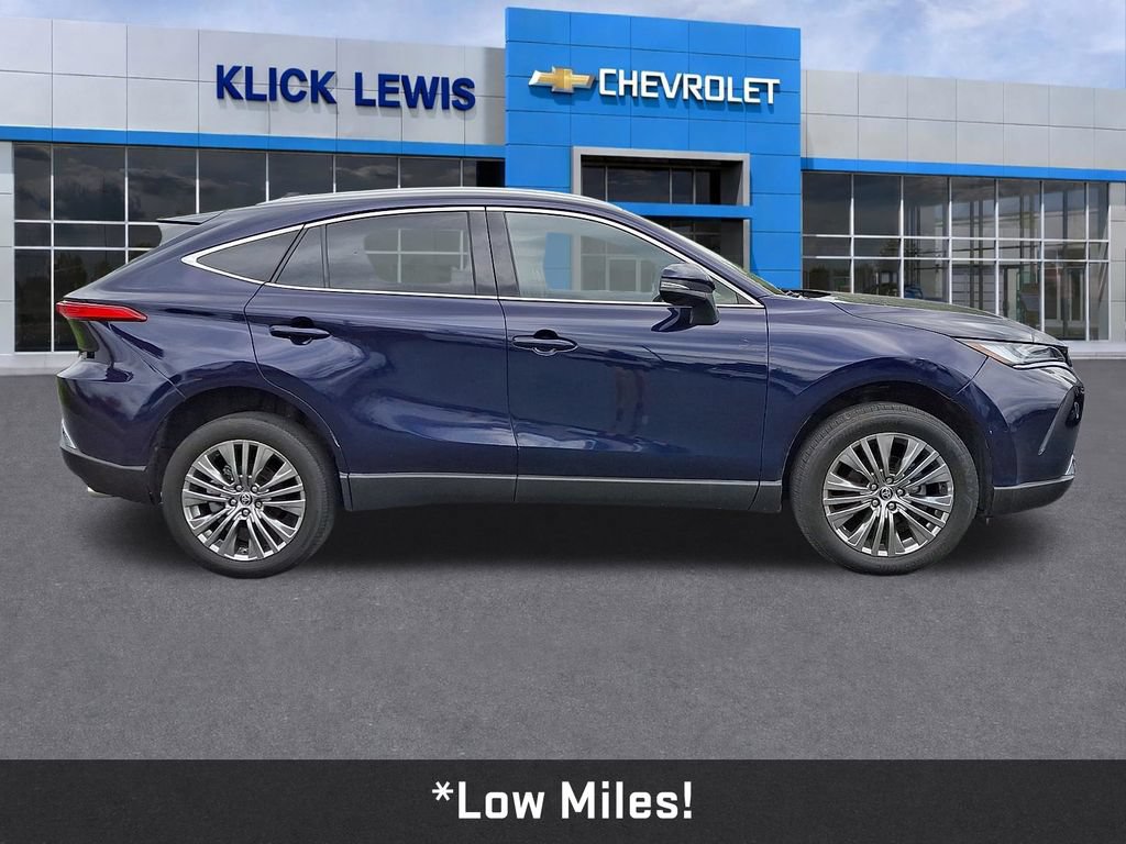 Used 2023 Toyota Venza XLE AWD/4WD image 9