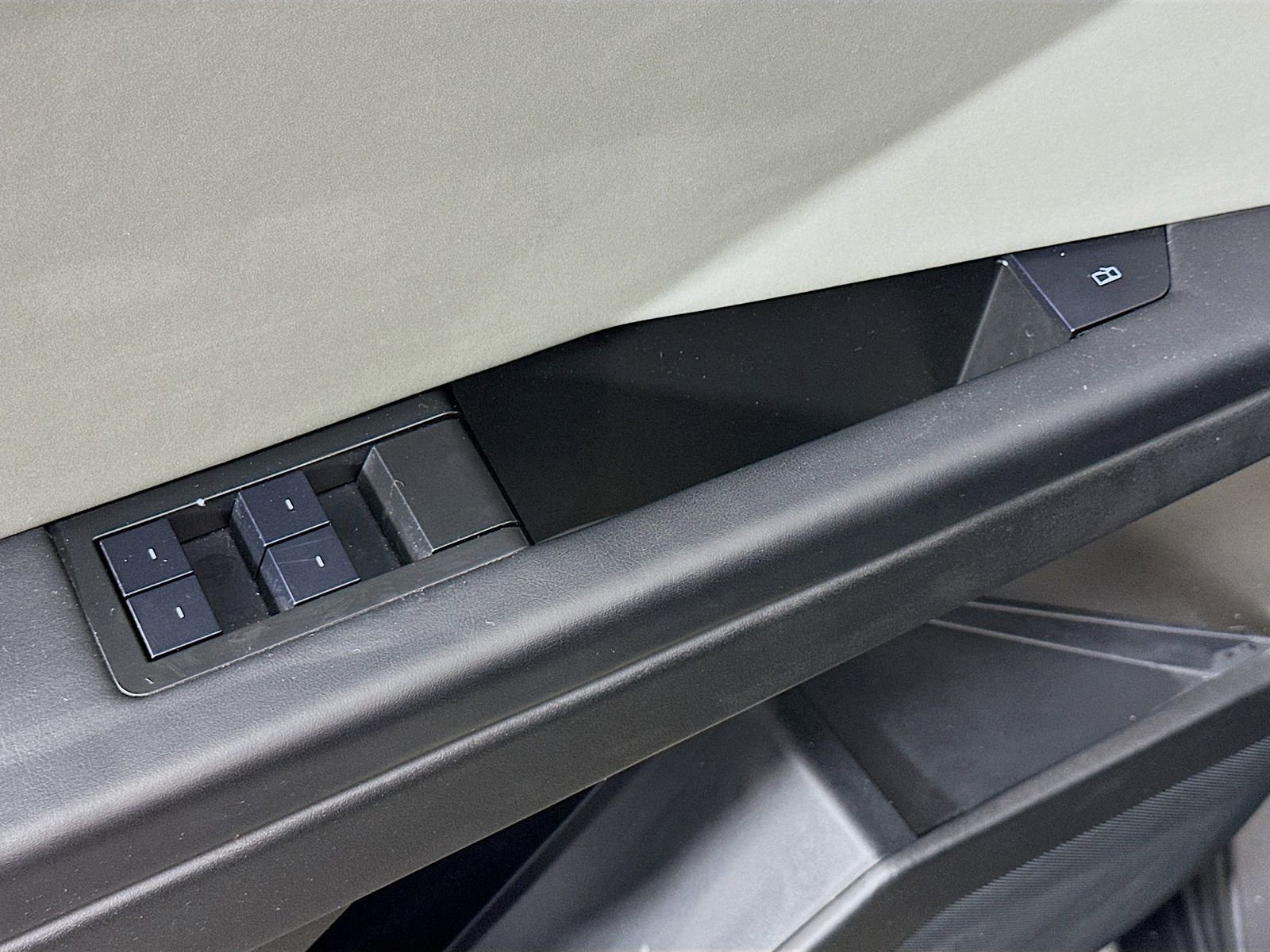 Used 2024 Tesla Cybertruck AWD Crew Cab image 17