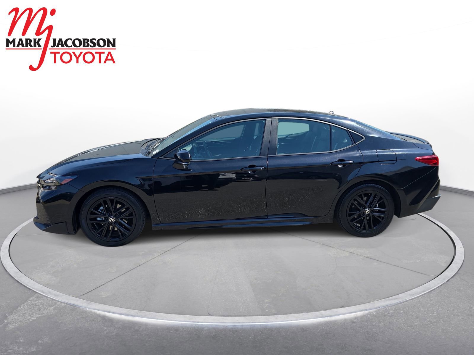 Used 2025 Toyota Camry SE FWD image 8