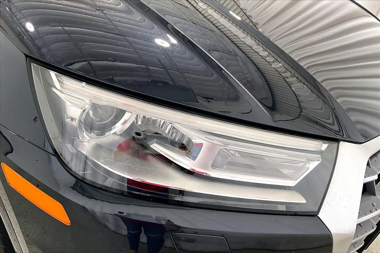 Used 2020 Audi Q5 2.0T Premium w/ Convenience Package AWD/4WD image 12