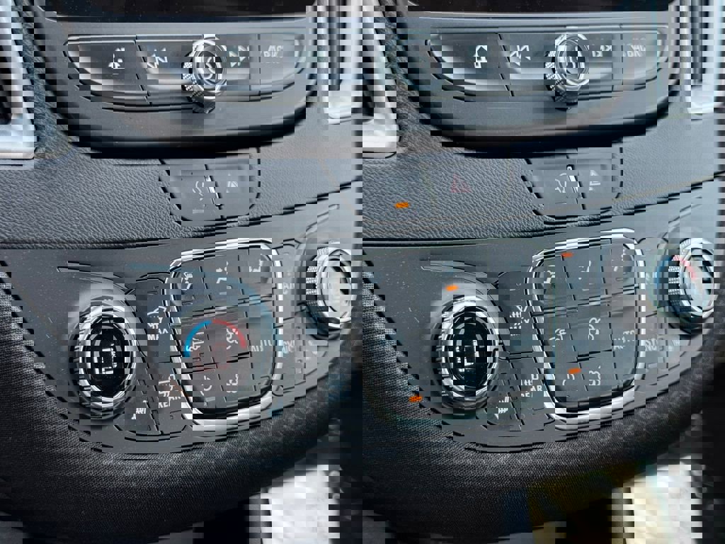 Used 2024 Chevrolet Malibu LT image 33