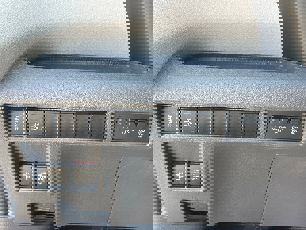 Used 2024 Toyota Sienna XLE image 7