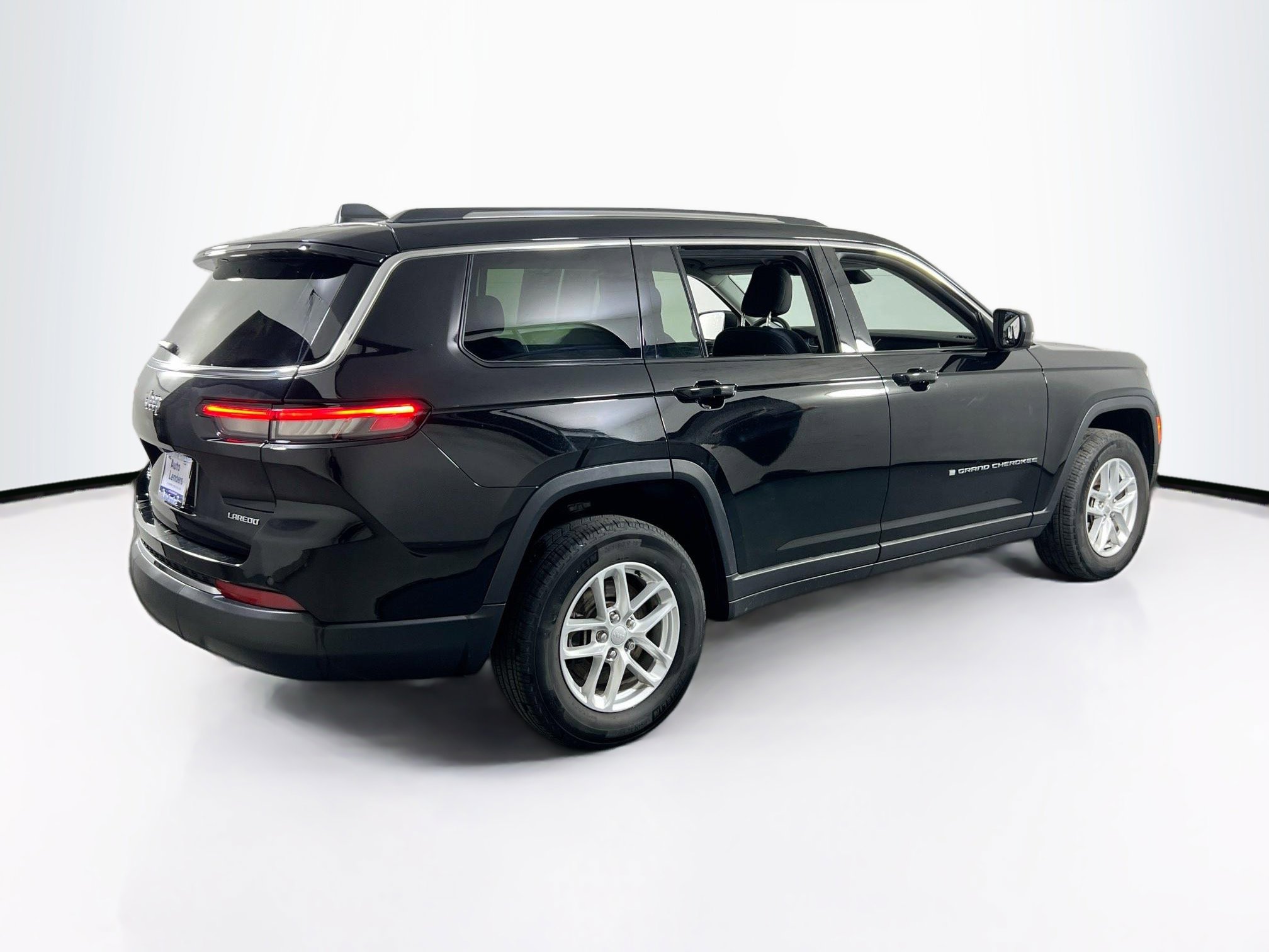 Used 2023 Jeep Grand Cherokee L Laredo AWD/4WD image 5