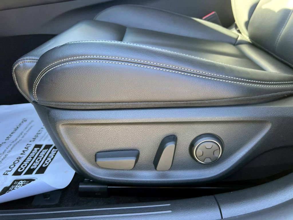 Used 2023 Genesis G70 2.0T image 14