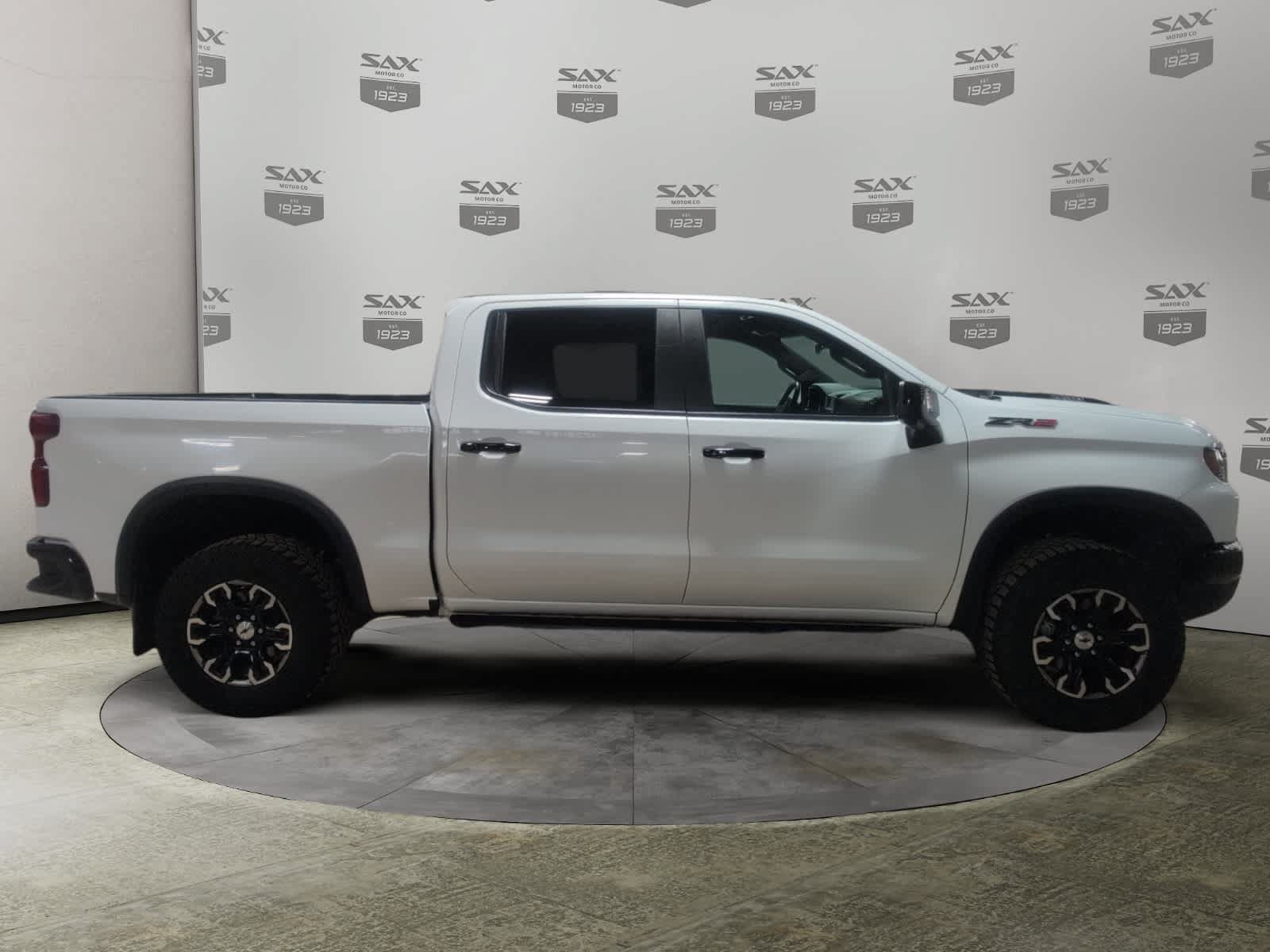 Used 2024 Chevrolet Silverado 1500 ZR2 w/ Technology Package AWD/4WD image 6