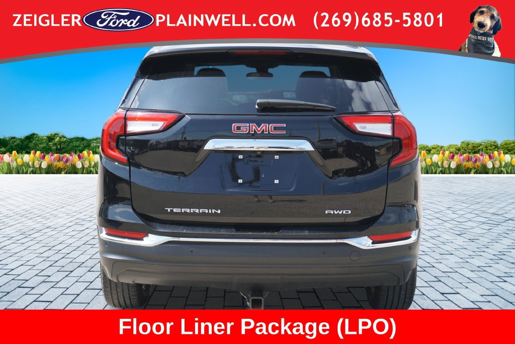 Used 2022 GMC Terrain SLT w/ Tech Package AWD/4WD image 4