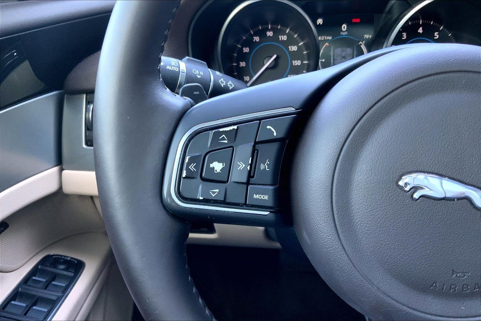 Used 2018 Jaguar XF Premium AWD/4WD image 20