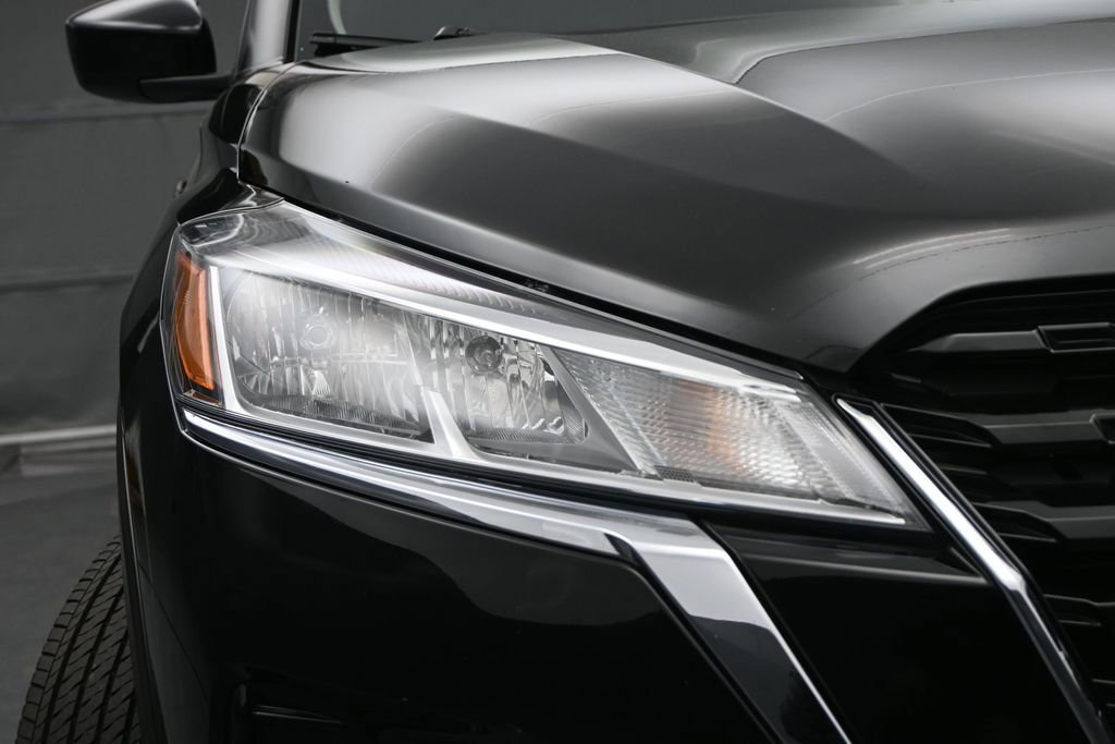 Used 2024 Nissan Kicks SV FWD image 11
